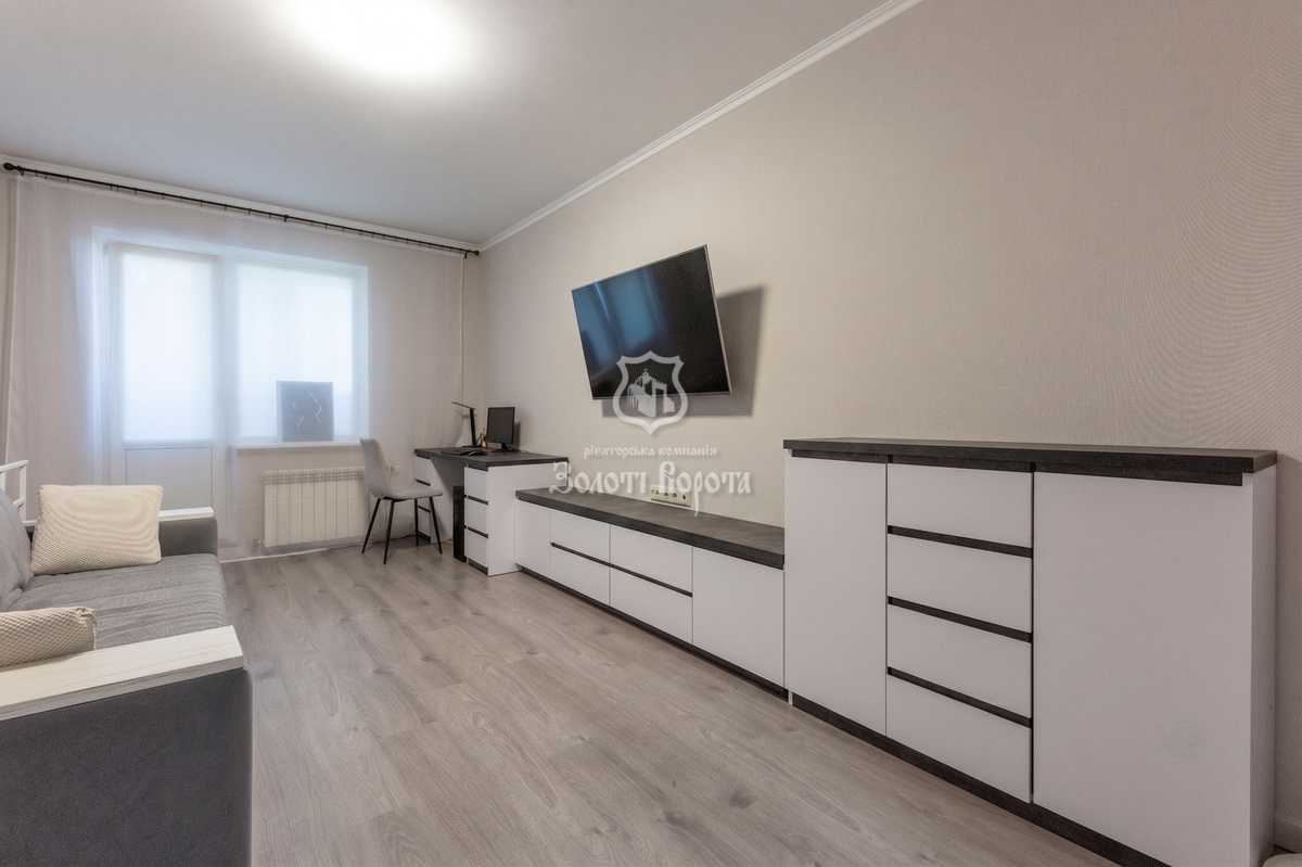 Продаж 3-кімнатної квартири 93.1 м², Урлівська вул., 30