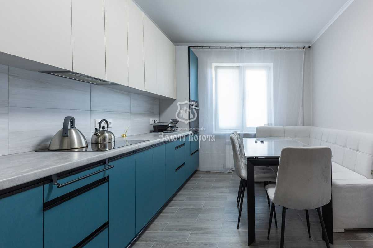 Продаж 3-кімнатної квартири 93.1 м², Урлівська вул., 30