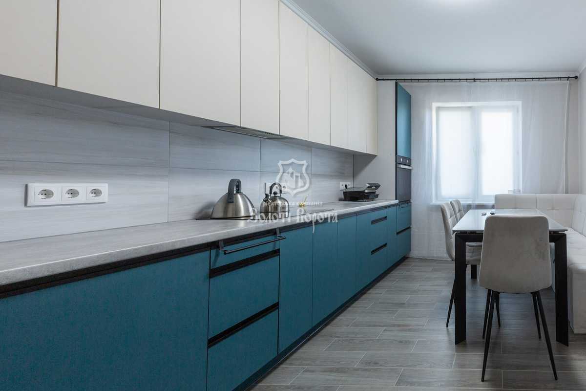 Продаж 3-кімнатної квартири 93.1 м², Урлівська вул., 30