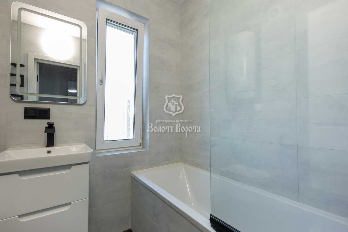 Продаж 3-кімнатної квартири 93.1 м², Урлівська вул., 30