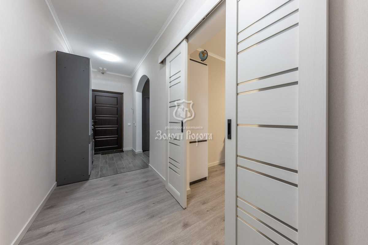 Продаж 3-кімнатної квартири 93.1 м², Урлівська вул., 30