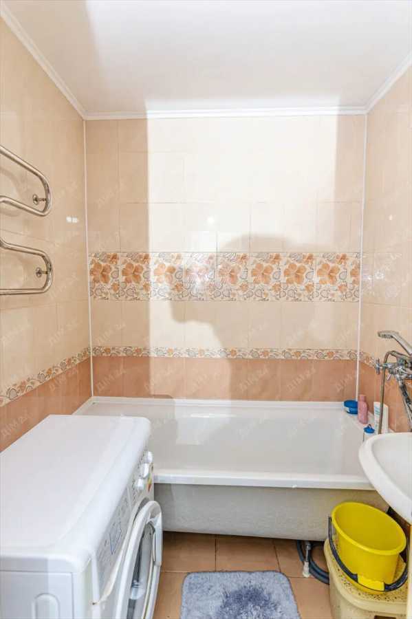 Продажа 3-комнатной квартиры 68 м², Курчатова ул., 13