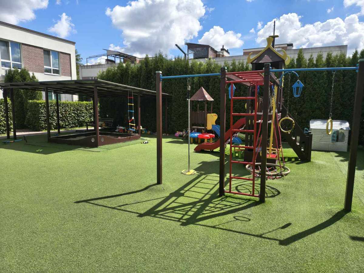 Продаж 5-кімнатної квартири 114 м², Центральна вул., 49