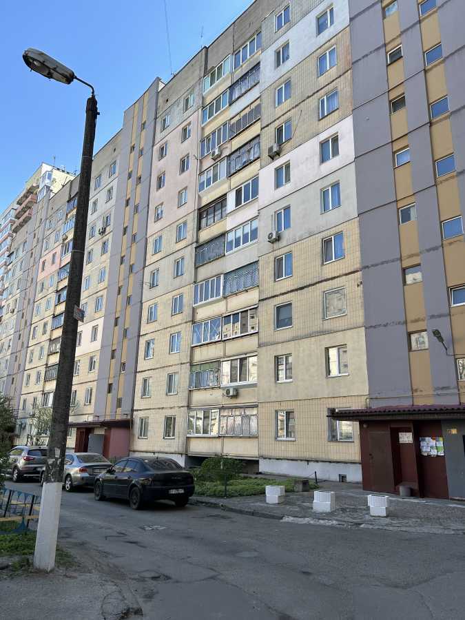 Продаж 3-кімнатної квартири 72 м², Олімпійська, 8а