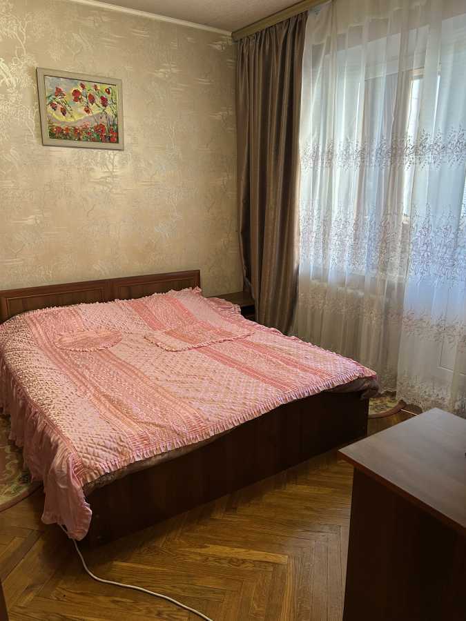 Продаж 3-кімнатної квартири 72 м², Олімпійська, 8а