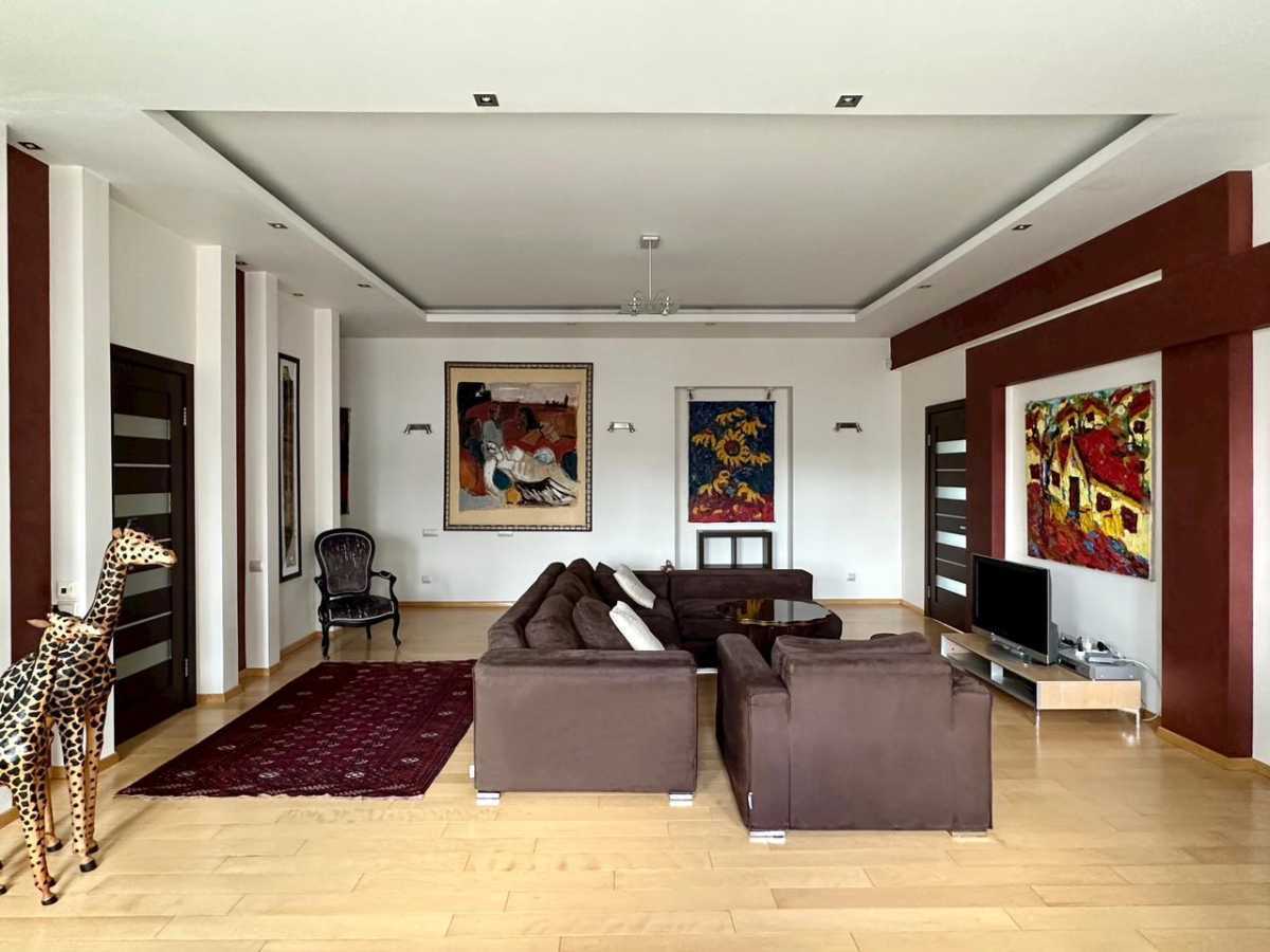Продаж 3-кімнатної квартири 93.6 м², Князів Острозьких, 5/2Б