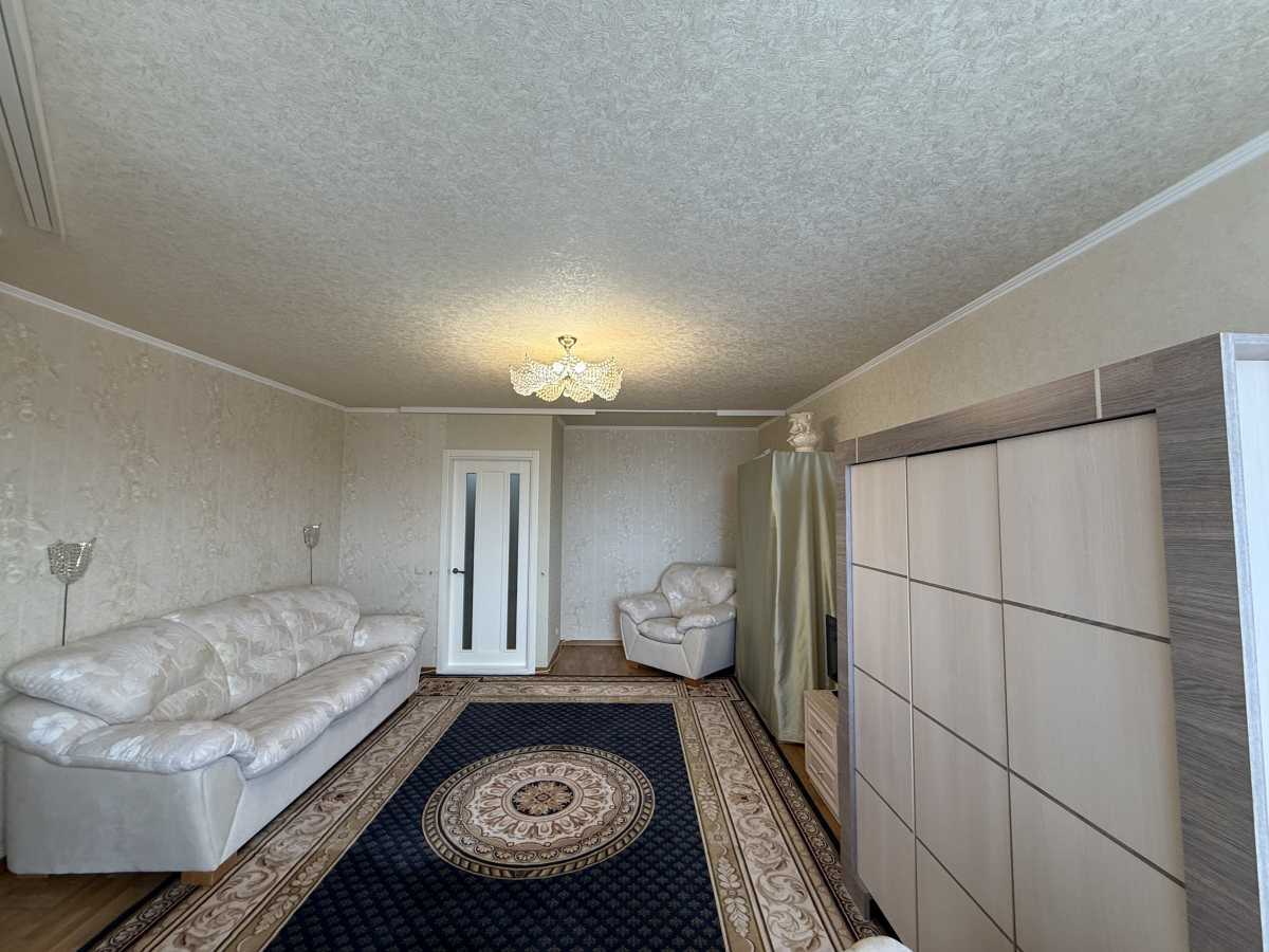 Продаж 1-кімнатної квартири 49 м², Теплична вул., 38