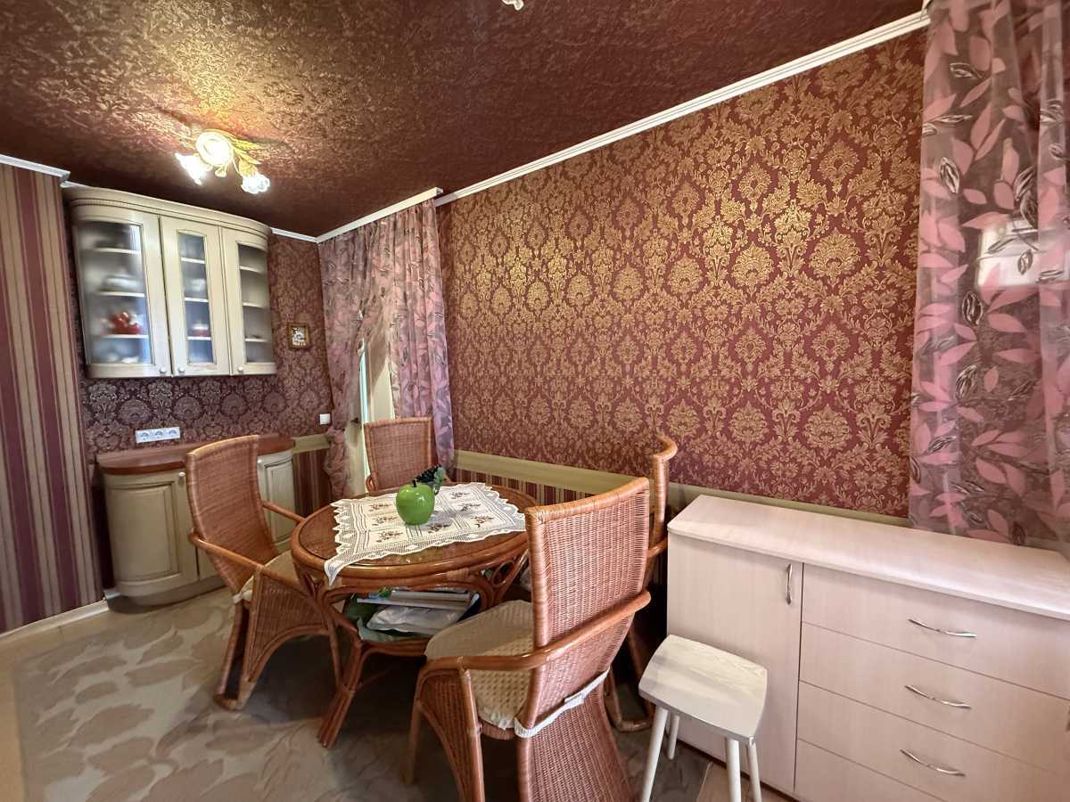 Продаж 1-кімнатної квартири 49 м², Теплична вул., 38