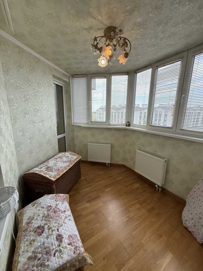 Продаж 1-кімнатної квартири 49 м², Теплична вул., 38