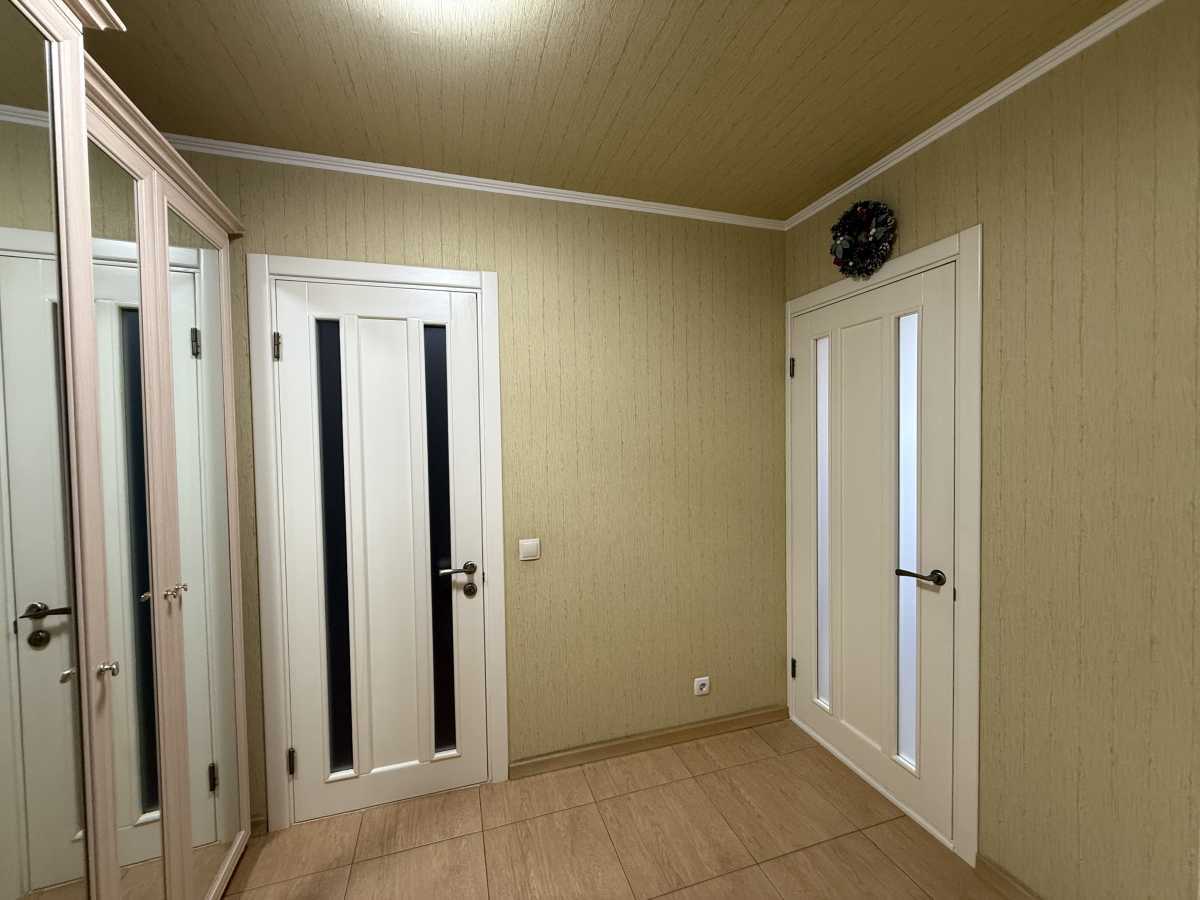 Продаж 1-кімнатної квартири 49 м², Теплична вул., 38