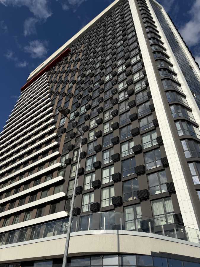 Продажа 2-комнатной квартиры 75.8 м², Днепровская наб.
