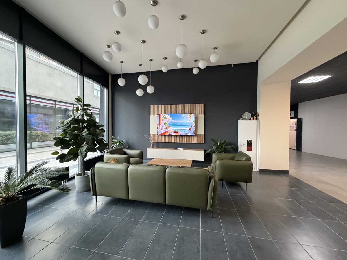 Продажа 2-комнатной квартиры 75.8 м², Днепровская наб.