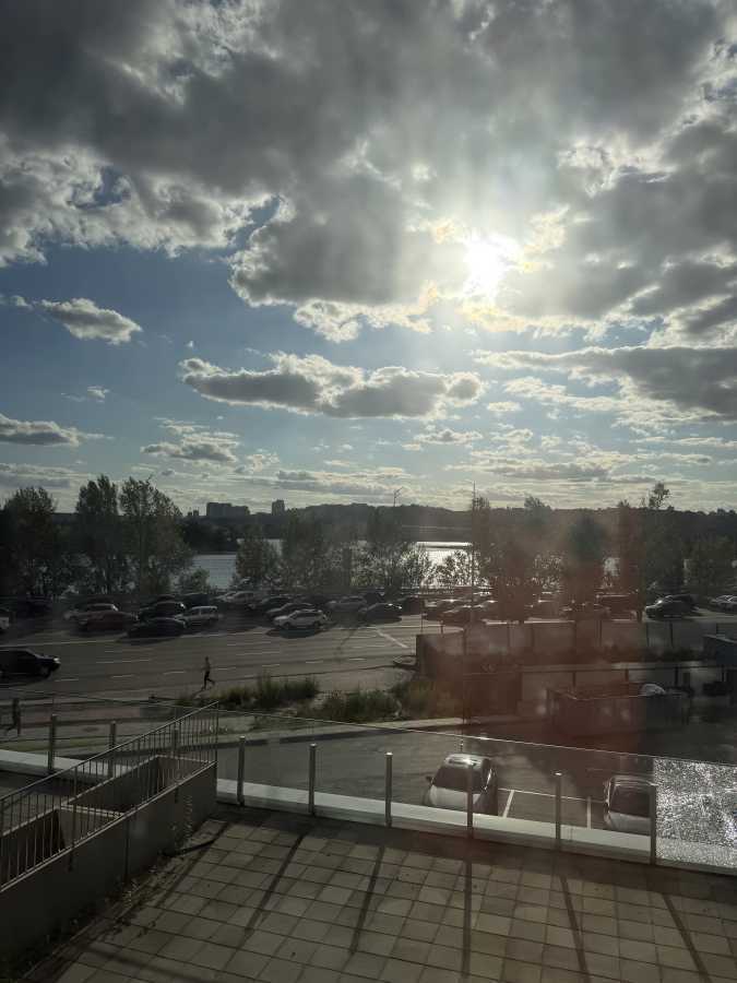 Продажа 2-комнатной квартиры 75.8 м², Днепровская наб.