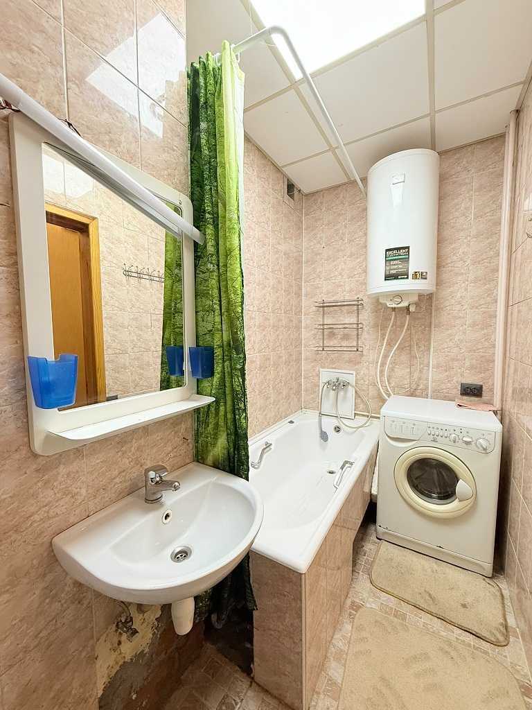 Продаж 2-кімнатної квартири 43 м², Монтажників вул., 53