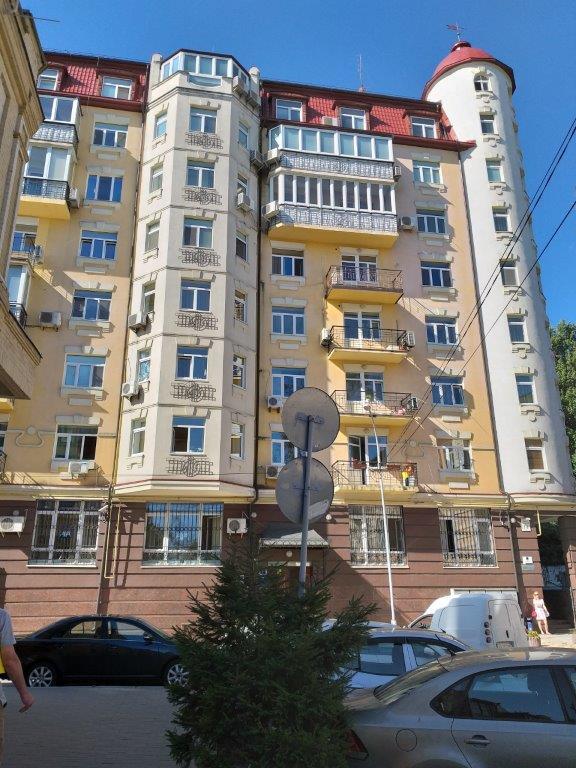 Оренда офісу на Подолі поруч з метро  "Контрактова площа" (105 м2)