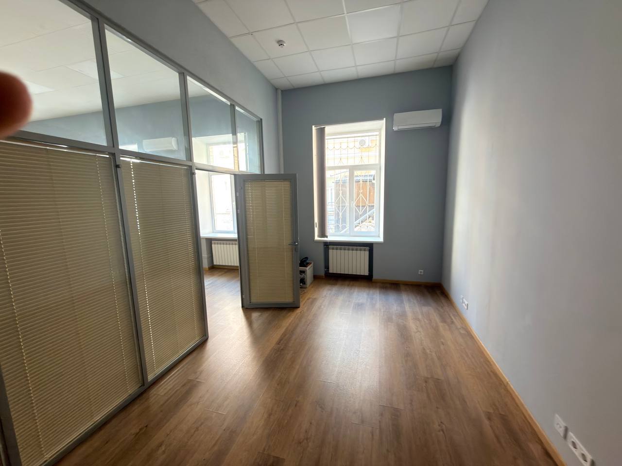 Оренда офісу 300 м², Михайла Грушевського вул.