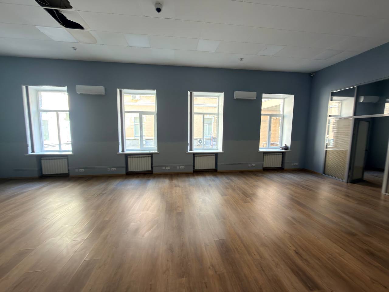 Оренда офісу 300 м², Михайла Грушевського вул.