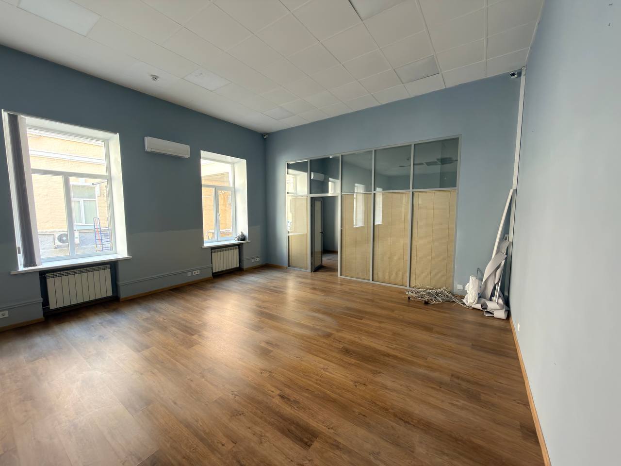 Оренда офісу 300 м², Михайла Грушевського вул.