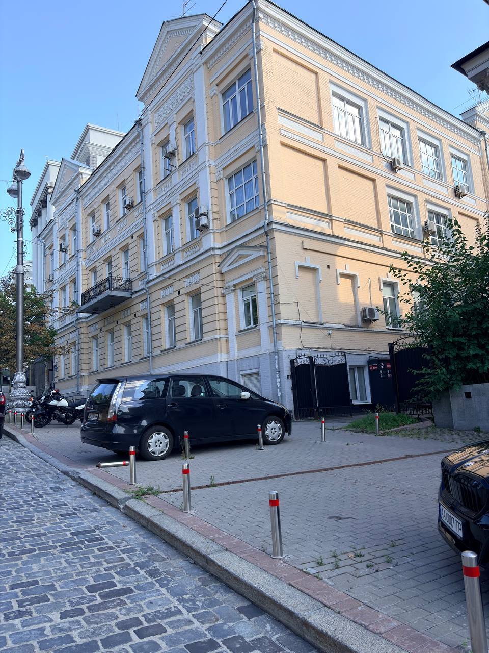 Оренда офісу 300 м², Михайла Грушевського вул.