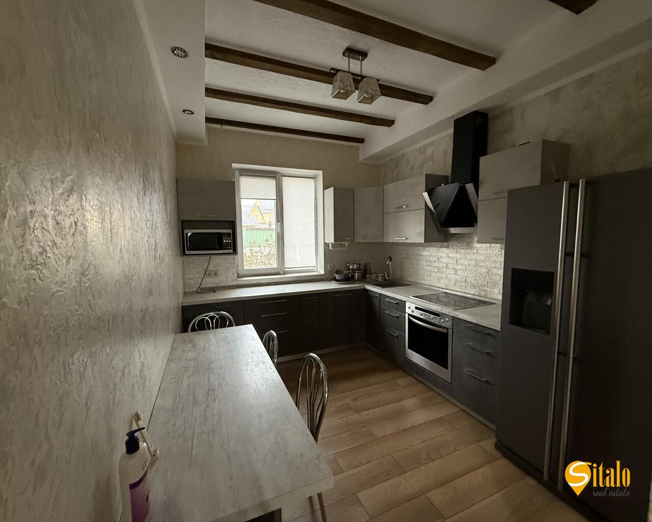 Продаж будинку 222 м²