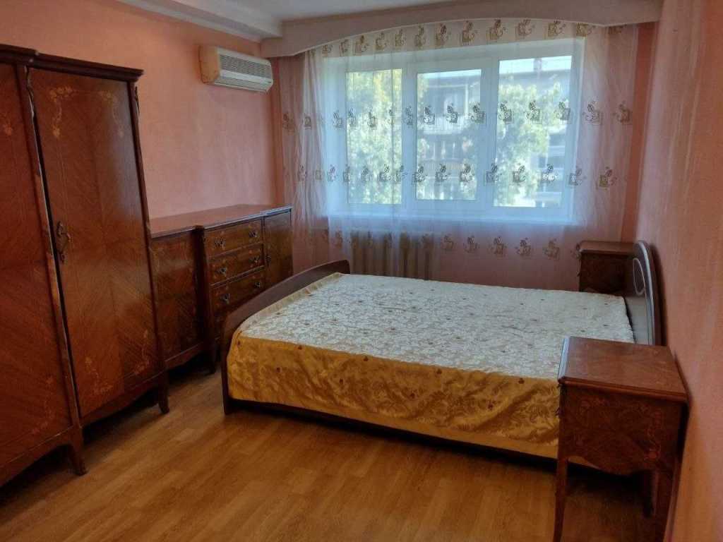 Продаж 2-кімнатної квартири 45 м², Братиславська вул., 18