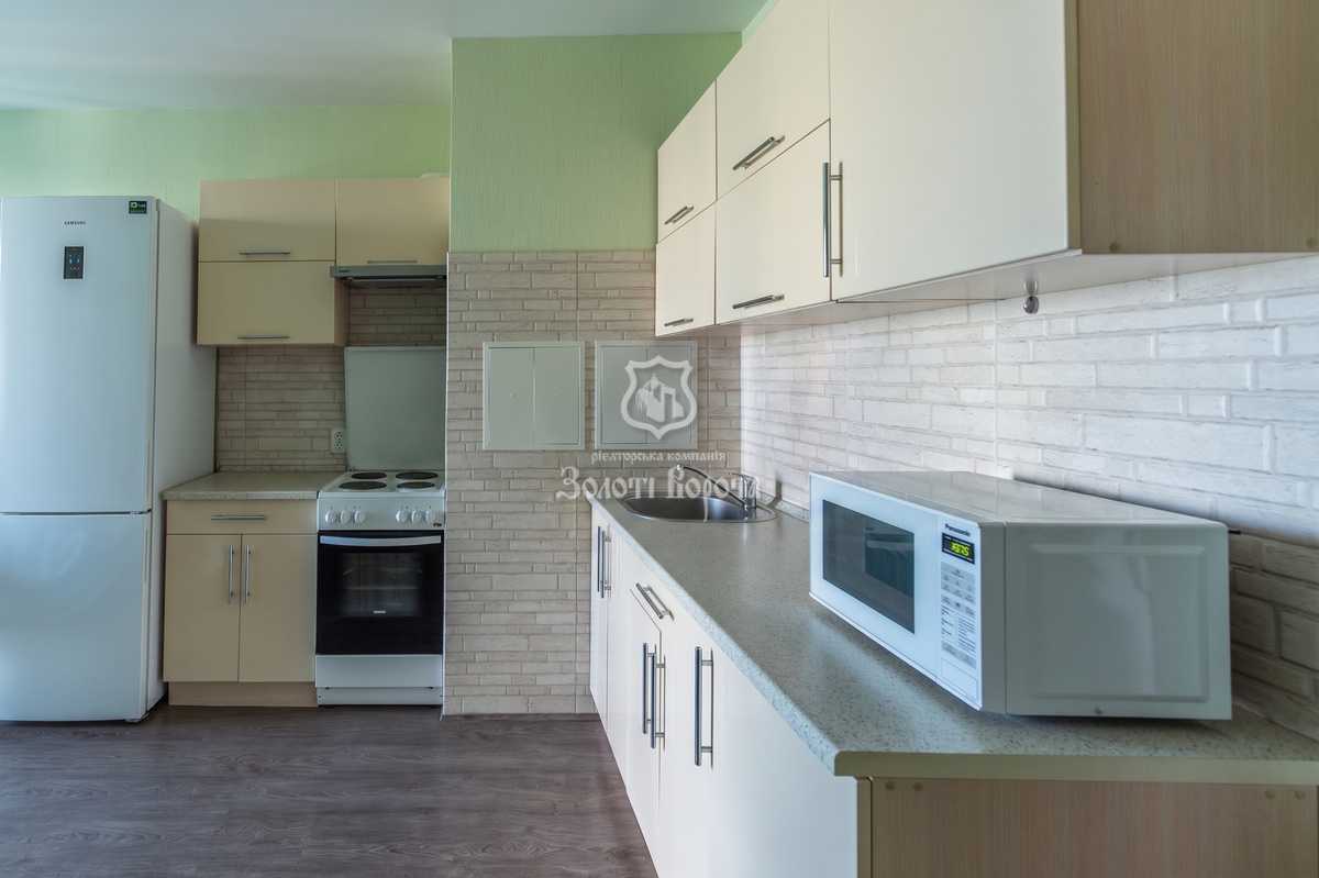 Продажа 1-комнатной квартиры 43.8 м², Комбинатная ул., 25
