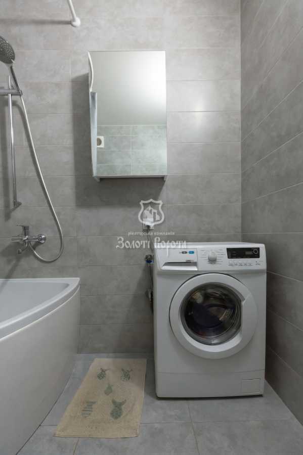 Продажа 1-комнатной квартиры 43.8 м², Комбинатная ул., 25
