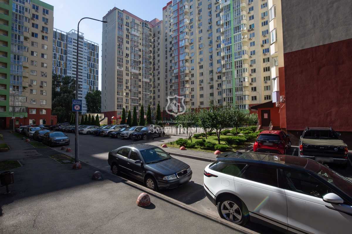 Продажа 1-комнатной квартиры 43.8 м², Комбинатная ул., 25