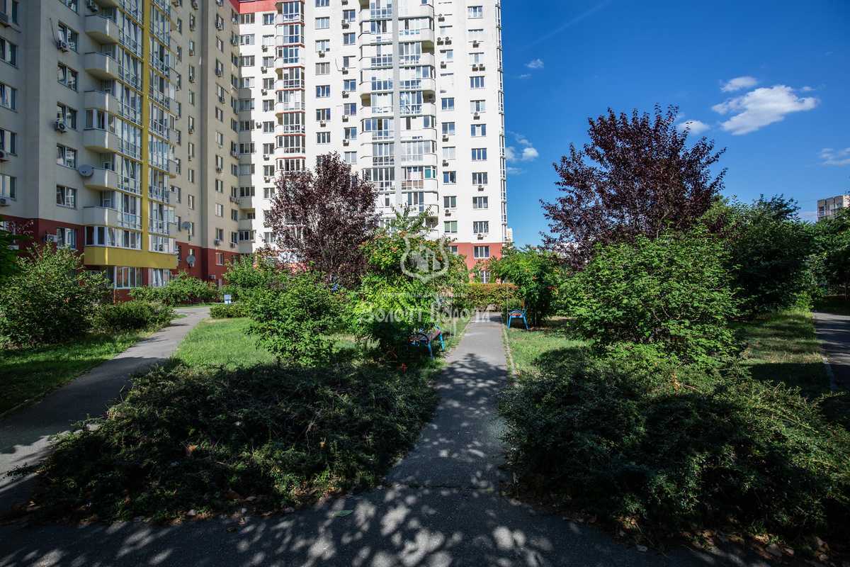 Продажа 1-комнатной квартиры 43.8 м², Комбинатная ул., 25
