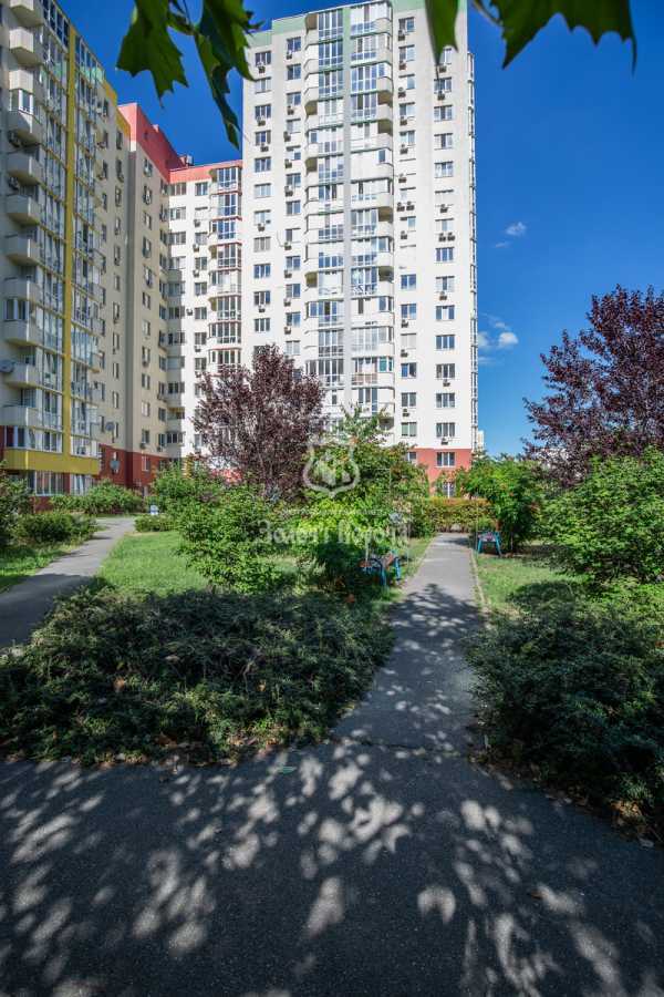 Продажа 1-комнатной квартиры 43.8 м², Комбинатная ул., 25
