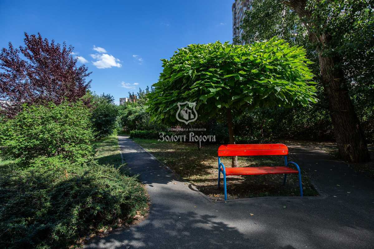 Продажа 1-комнатной квартиры 43.8 м², Комбинатная ул., 25