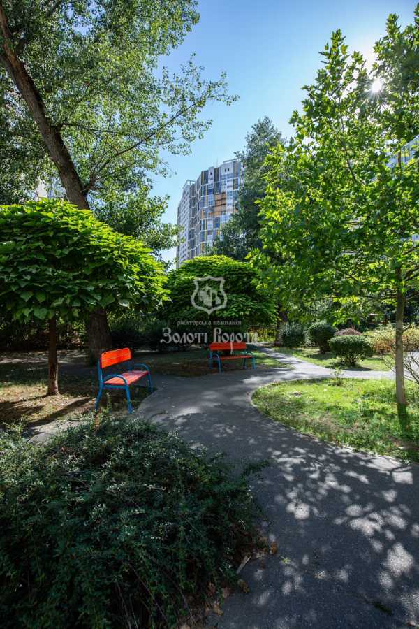 Продажа 1-комнатной квартиры 43.8 м², Комбинатная ул., 25