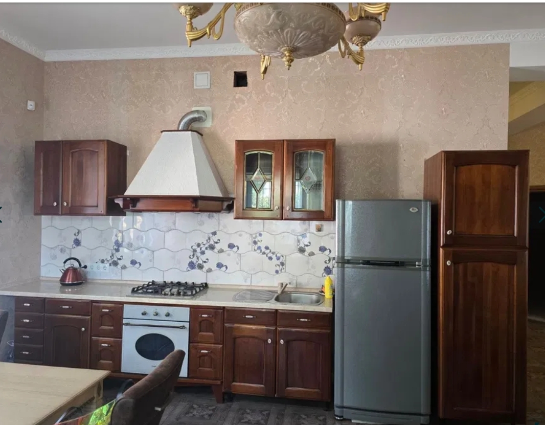 Аренда дома 200 м², Костанди ул.