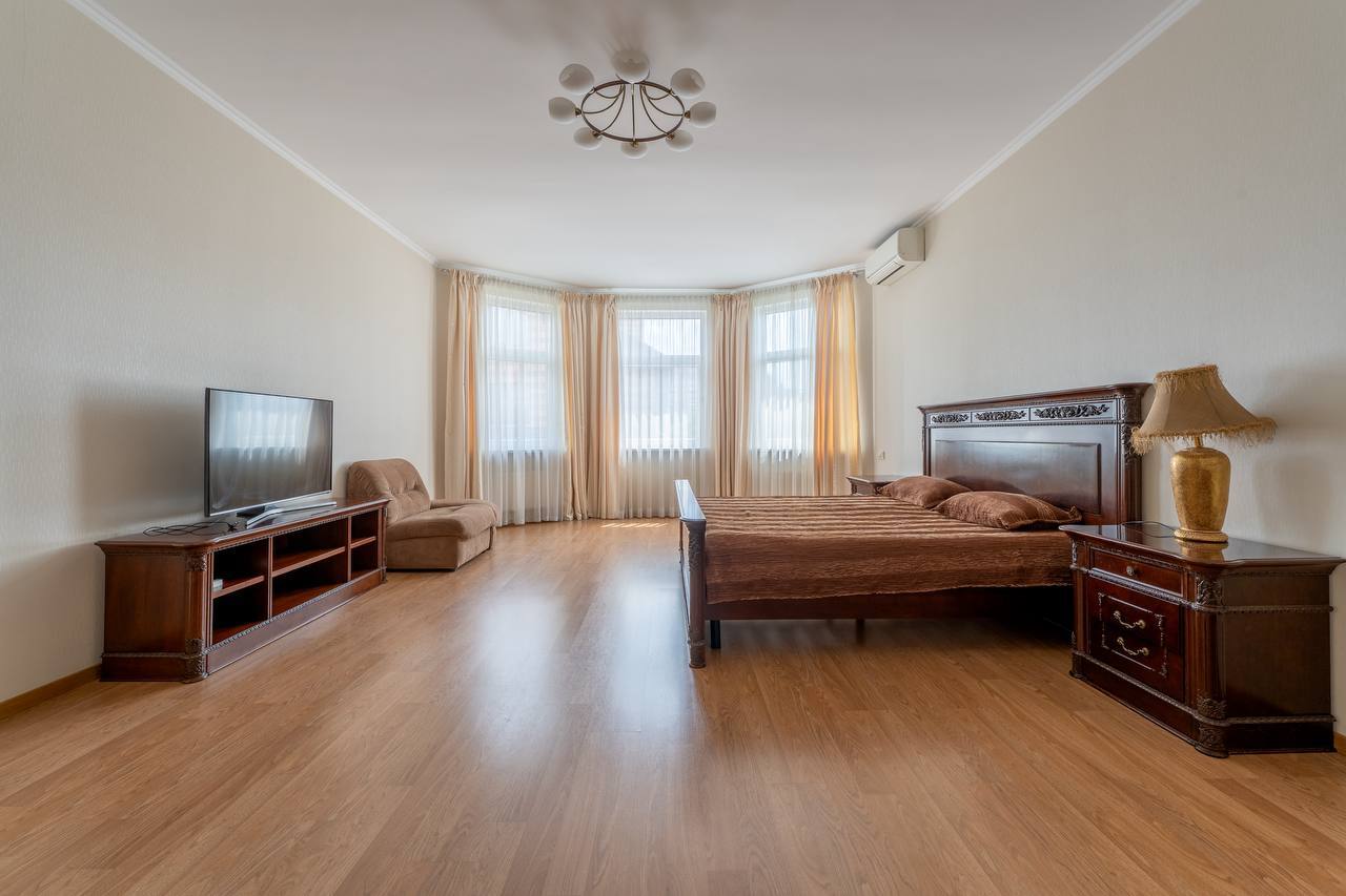Продажа дома 590 м², Ивана Улитина ул., 33