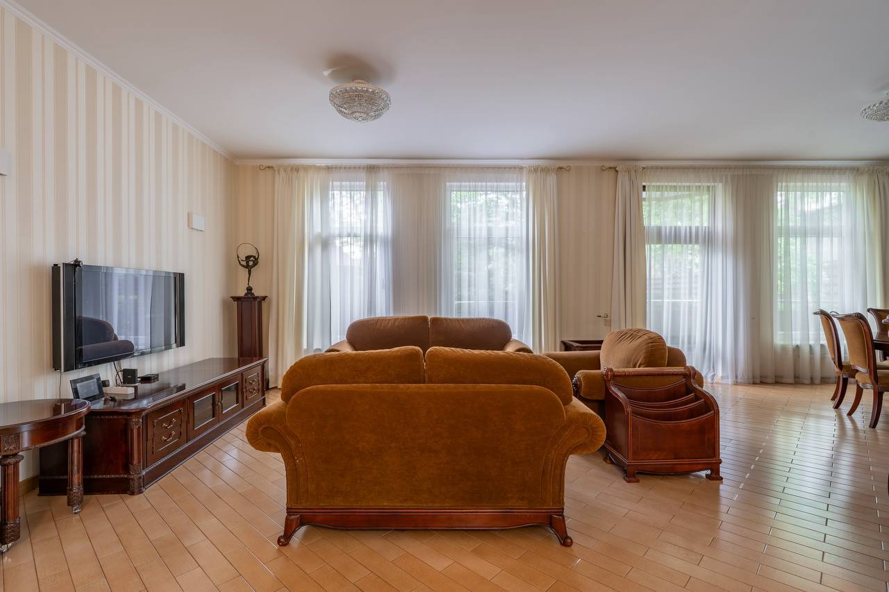 Продажа дома 590 м², Ивана Улитина ул., 33