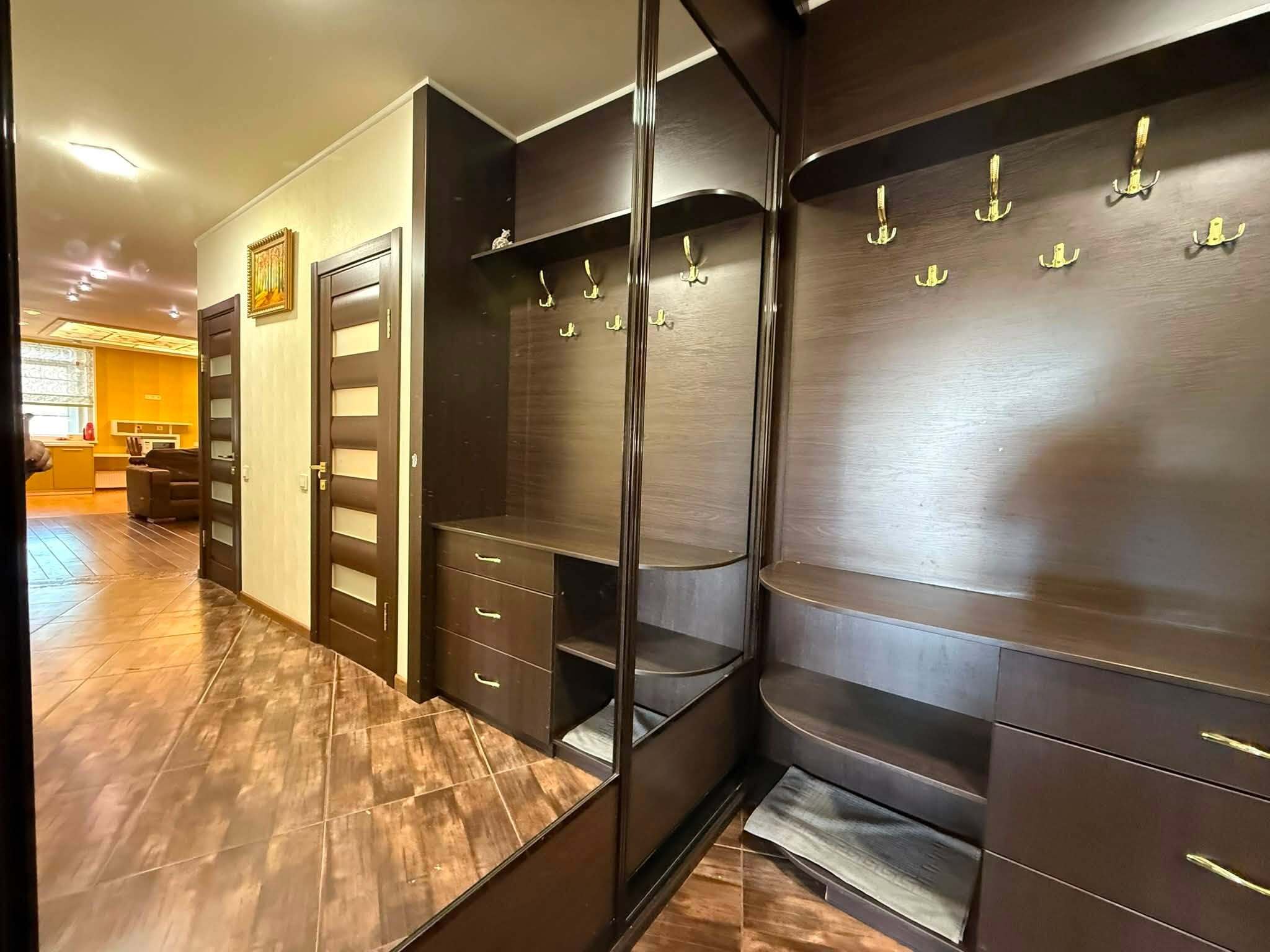 Аренда 4-комнатной квартиры 106 м², Мандрыковская ул.