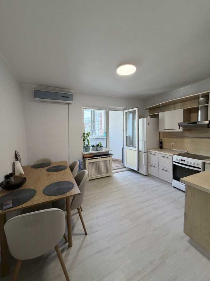 Продаж 2-кімнатної квартири 73.5 м², Урлівська вул., 17