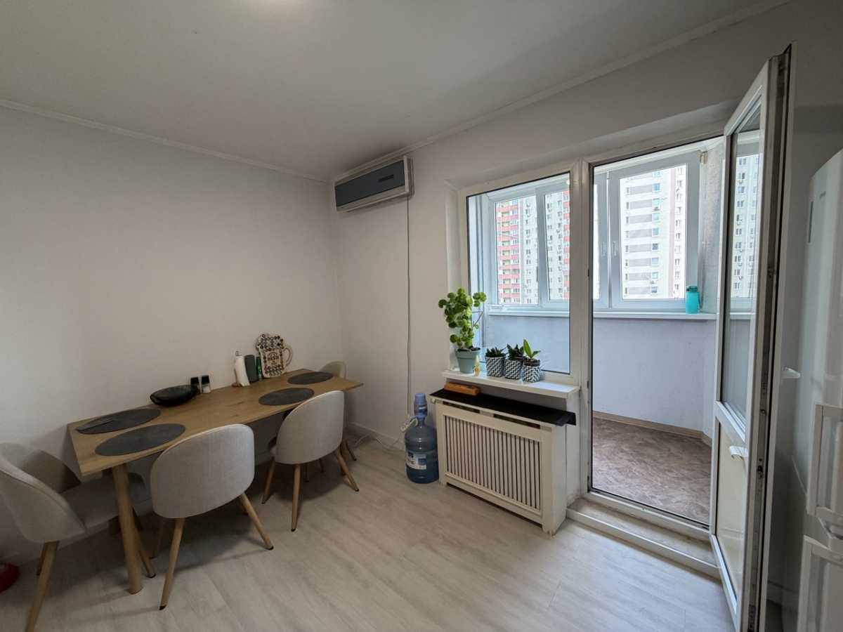 Продаж 2-кімнатної квартири 73.5 м², Урлівська вул., 17