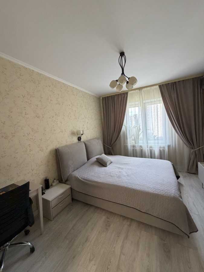 Продаж 2-кімнатної квартири 73.5 м², Урлівська вул., 17