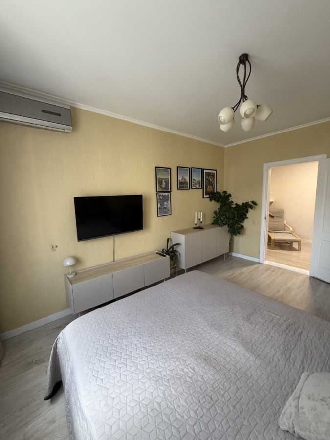 Продаж 2-кімнатної квартири 73.5 м², Урлівська вул., 17