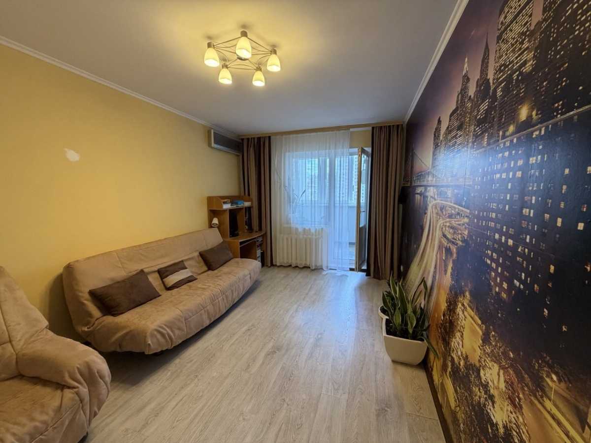 Продаж 2-кімнатної квартири 73.5 м², Урлівська вул., 17