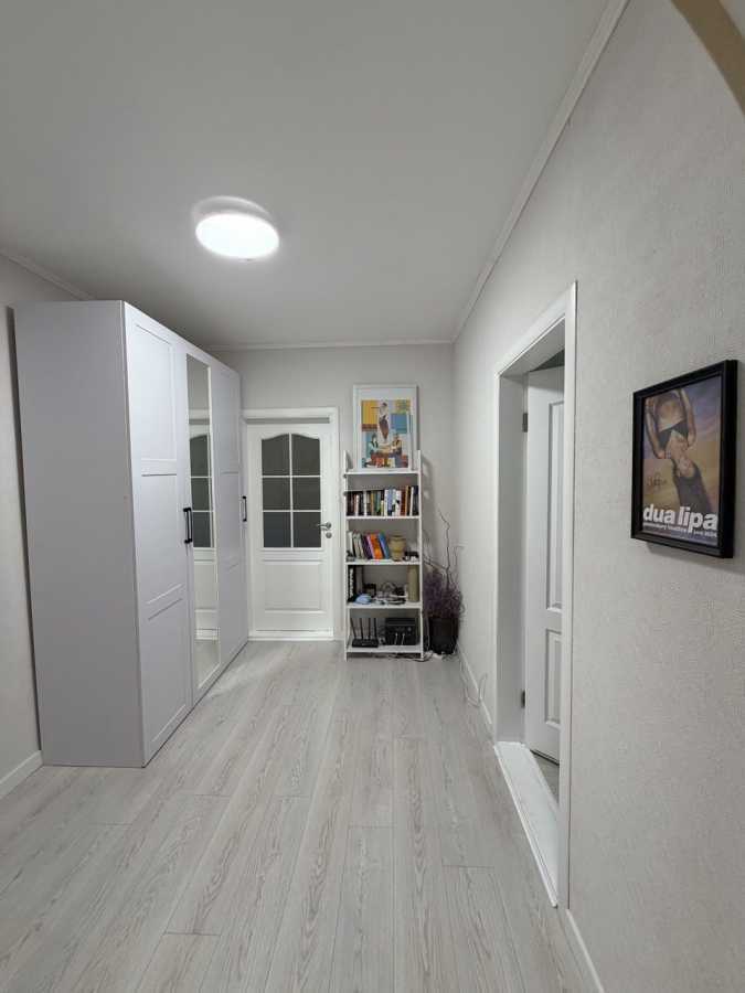 Продаж 2-кімнатної квартири 73.5 м², Урлівська вул., 17