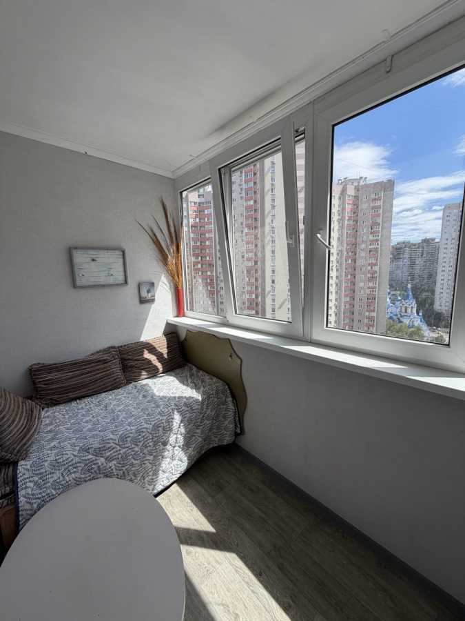 Продаж 2-кімнатної квартири 73.5 м², Урлівська вул., 17