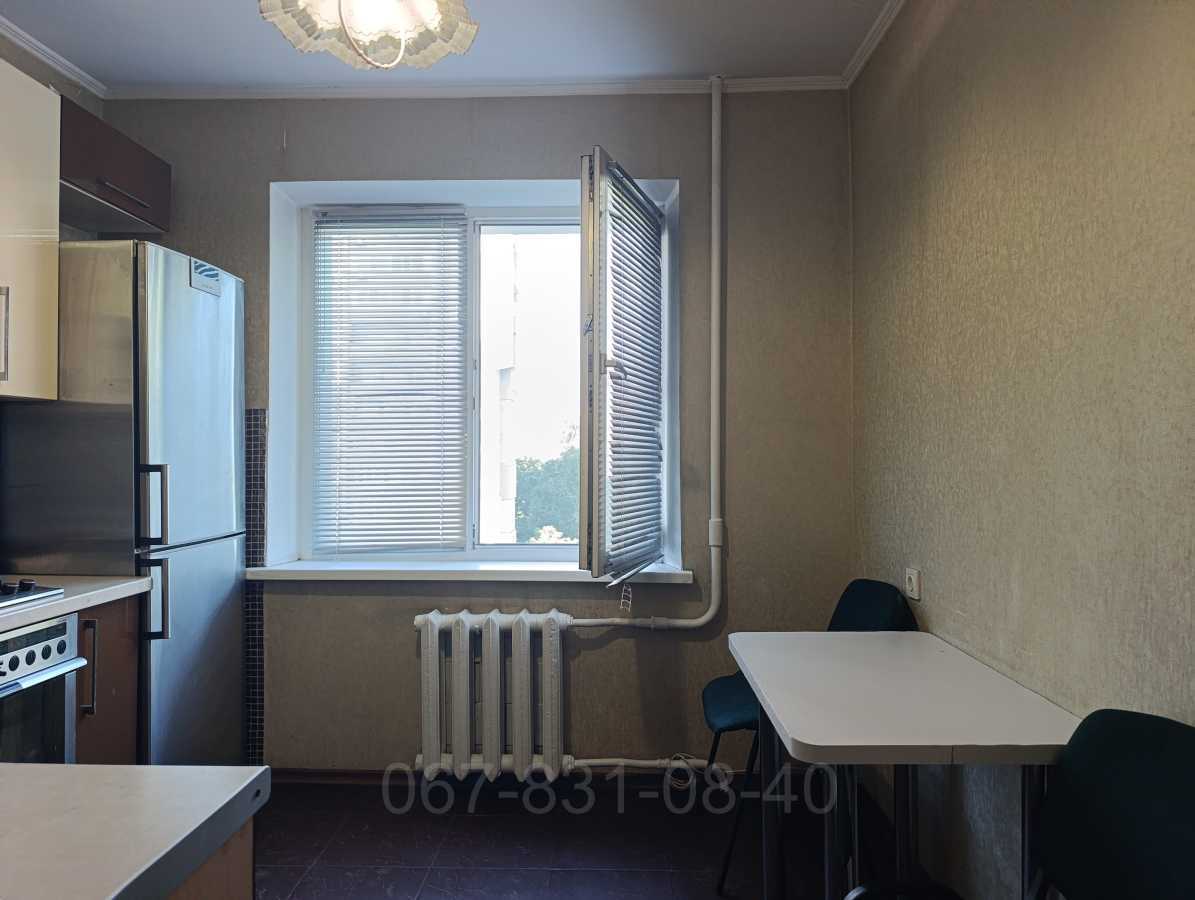 Продаж 3-кімнатної квартири 67 м², Червоний пров., Камінь