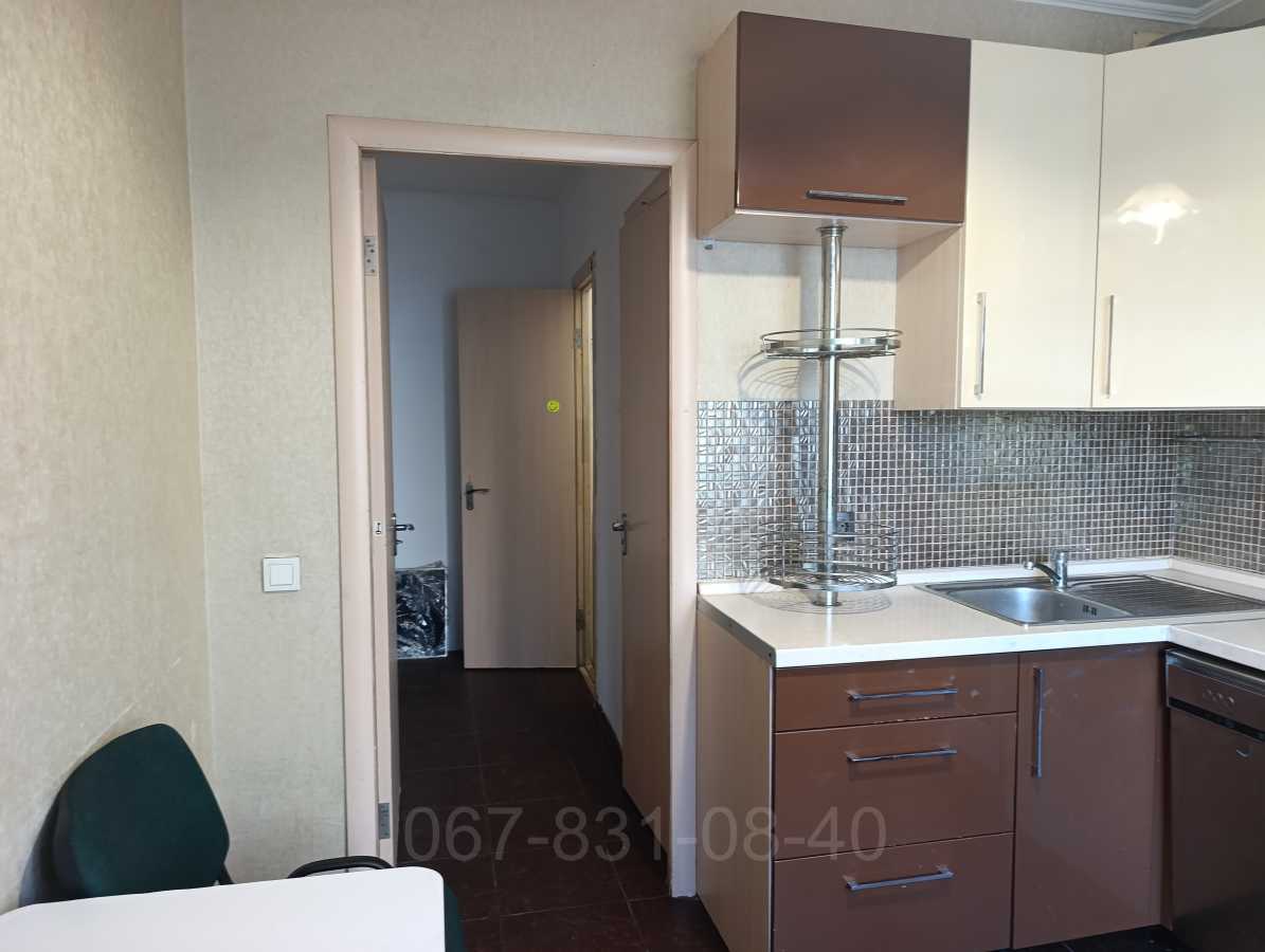 Продаж 3-кімнатної квартири 67 м², Червоний пров., Камінь
