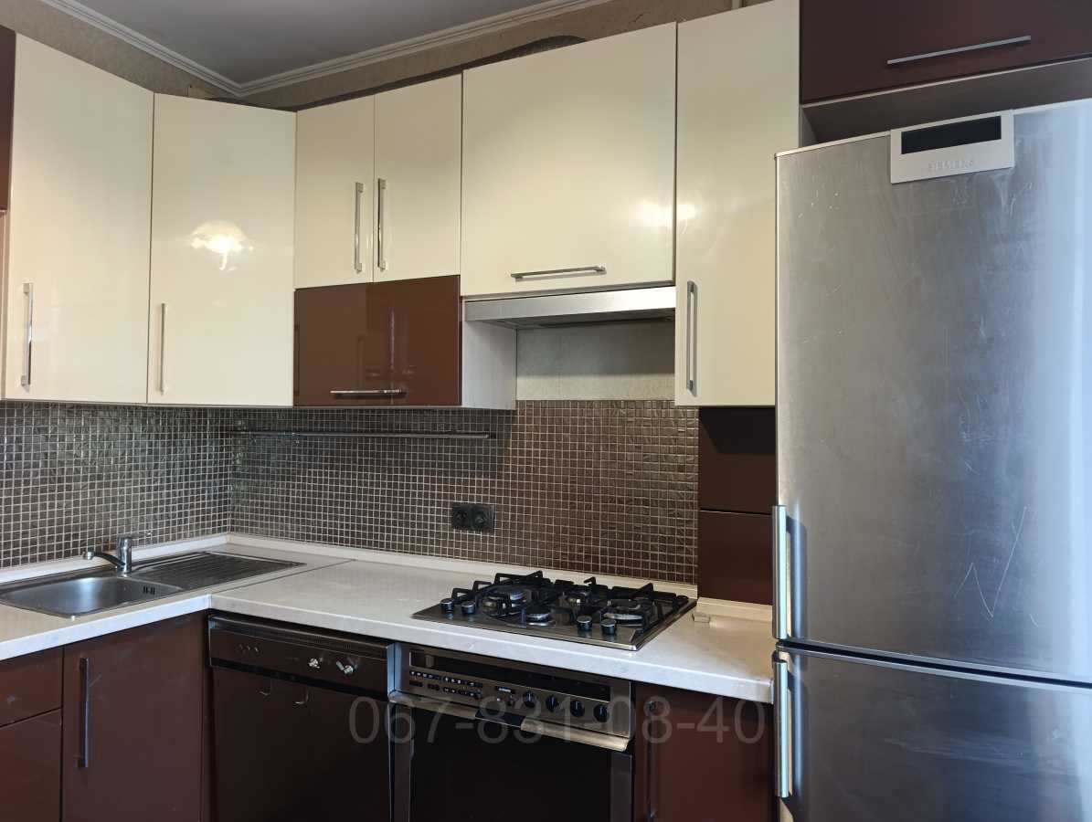 Продаж 3-кімнатної квартири 67 м², Червоний пров., Камінь