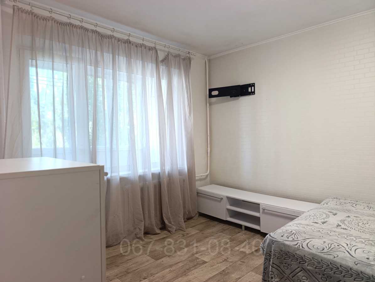 Продаж 3-кімнатної квартири 67 м², Червоний пров., Камінь