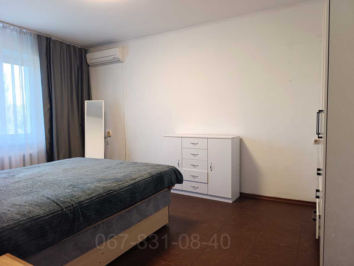 Продаж 3-кімнатної квартири 67 м², Червоний пров., Камінь