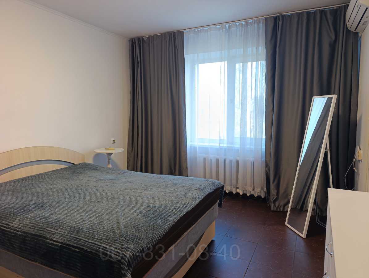 Продаж 3-кімнатної квартири 67 м², Червоний пров., Камінь