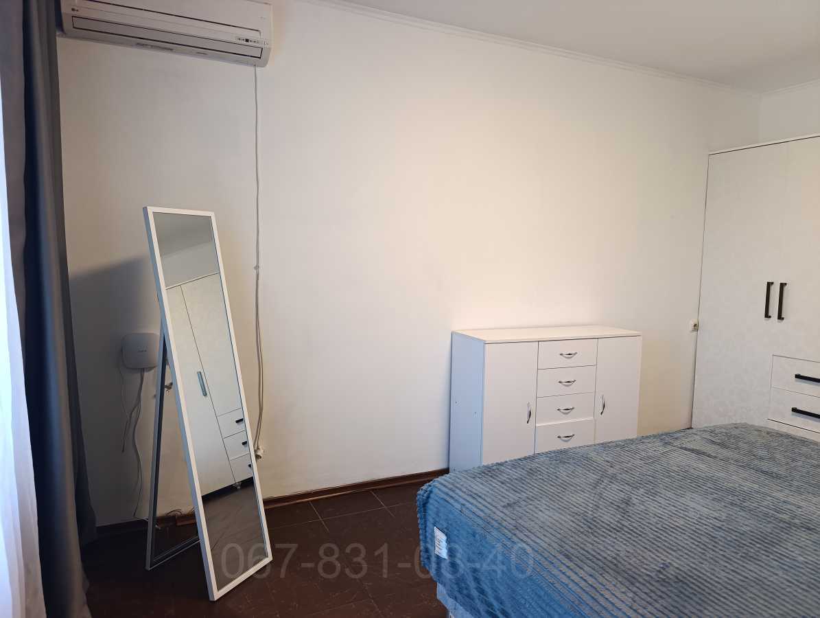 Продаж 3-кімнатної квартири 67 м², Червоний пров., Камінь